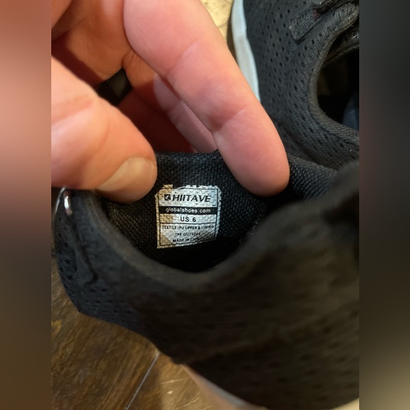 Used Pre-Owned HIITAVE Kids Shoes, Size 6 - Picture 4 of 5